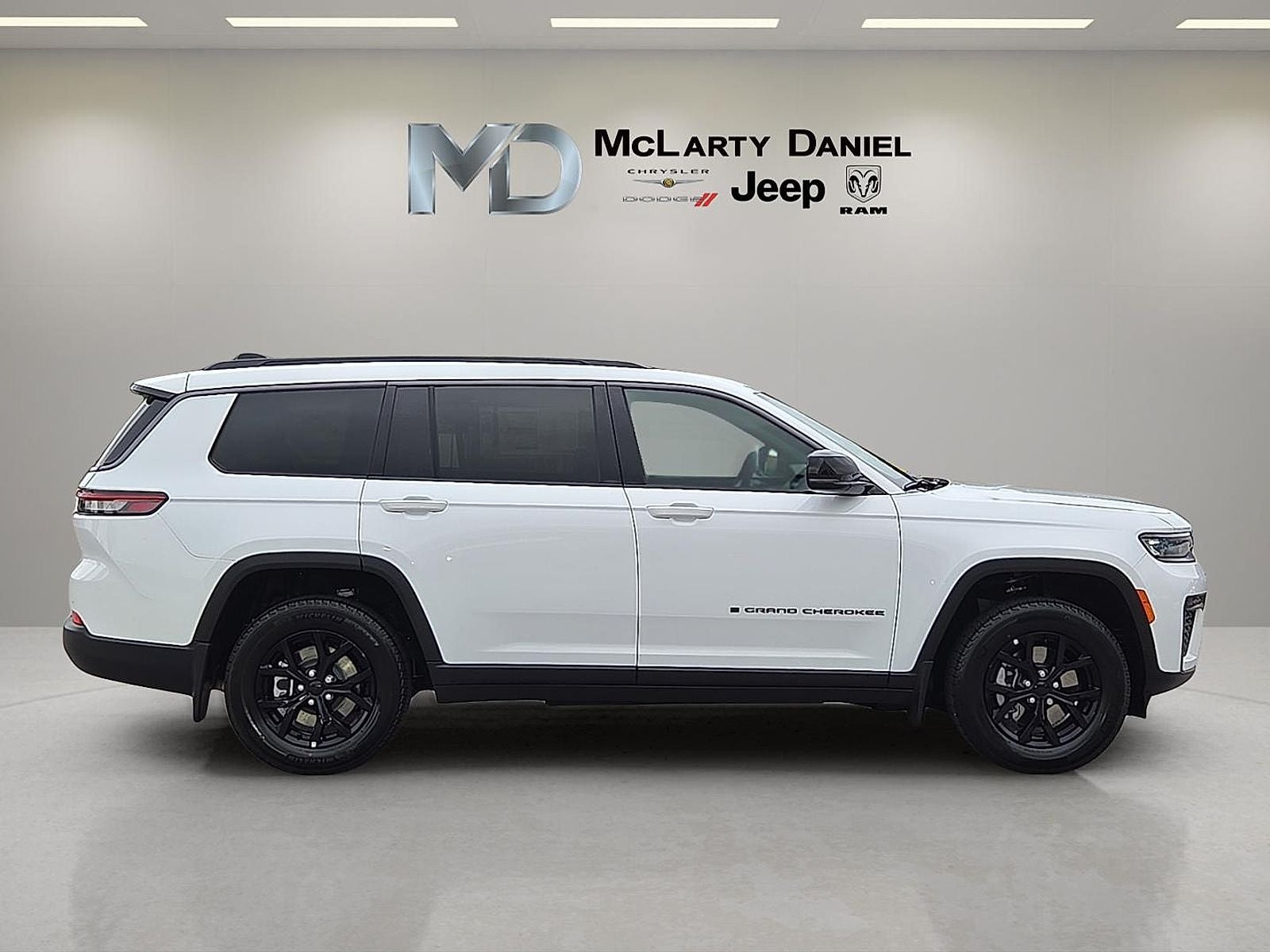 2026 Jeep Grand Cherokee GRAND CHEROKEE L LAREDO ALTITUDE 4X4