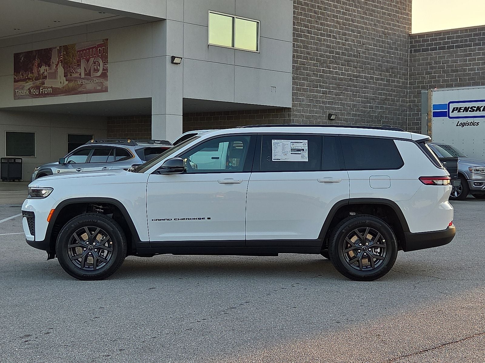 2027 Jeep Grand Cherokee GRAND CHEROKEE L LAREDO ALTITUDE 4X4