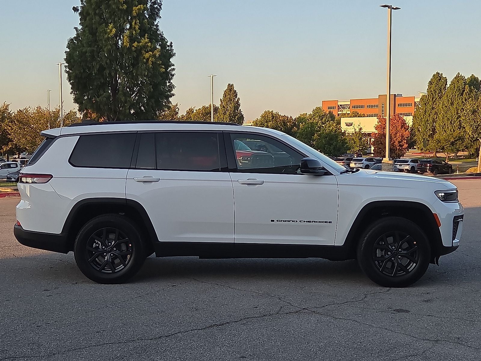 2027 Jeep Grand Cherokee GRAND CHEROKEE L LAREDO ALTITUDE 4X4