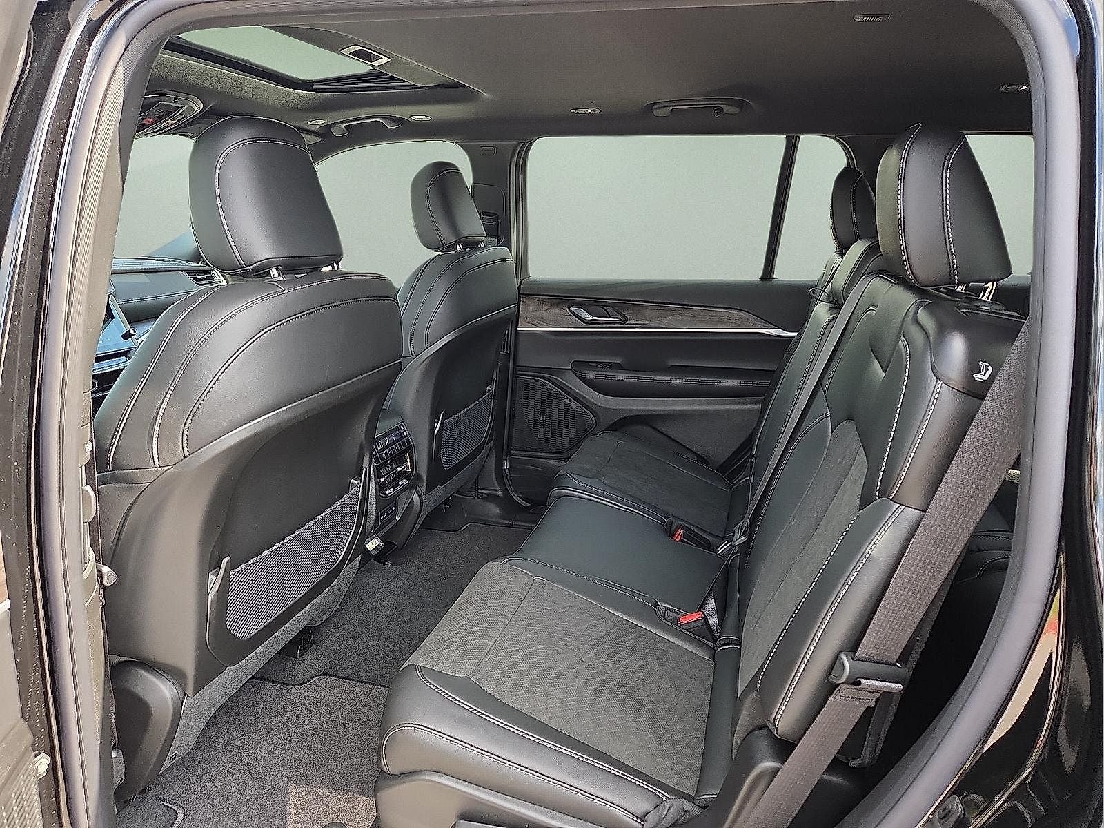 2026 Jeep Grand Cherokee GRAND CHEROKEE L LAREDO ALTITUDE 4X4