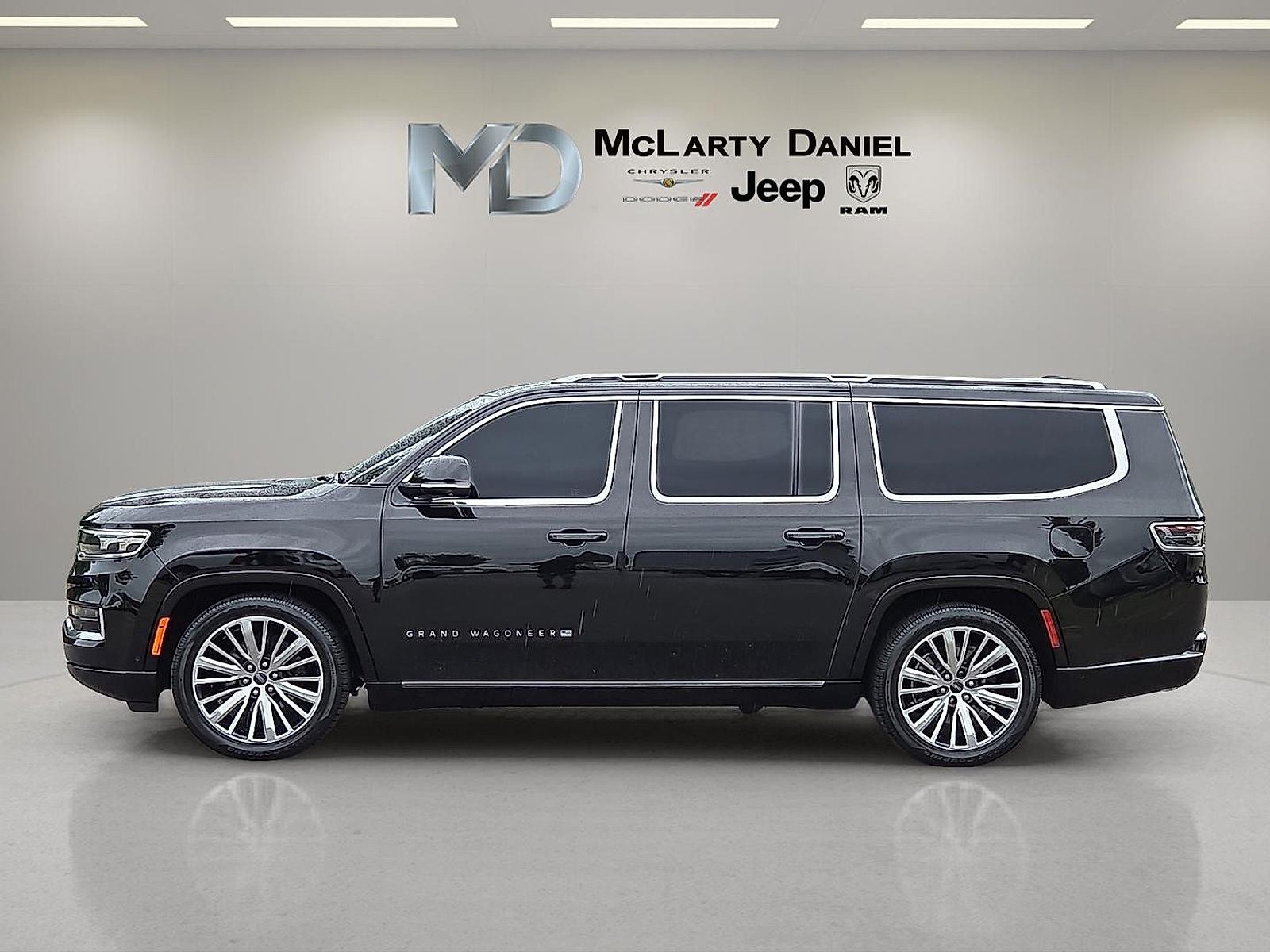 2023 Jeep Grand Wagoneer L Series III