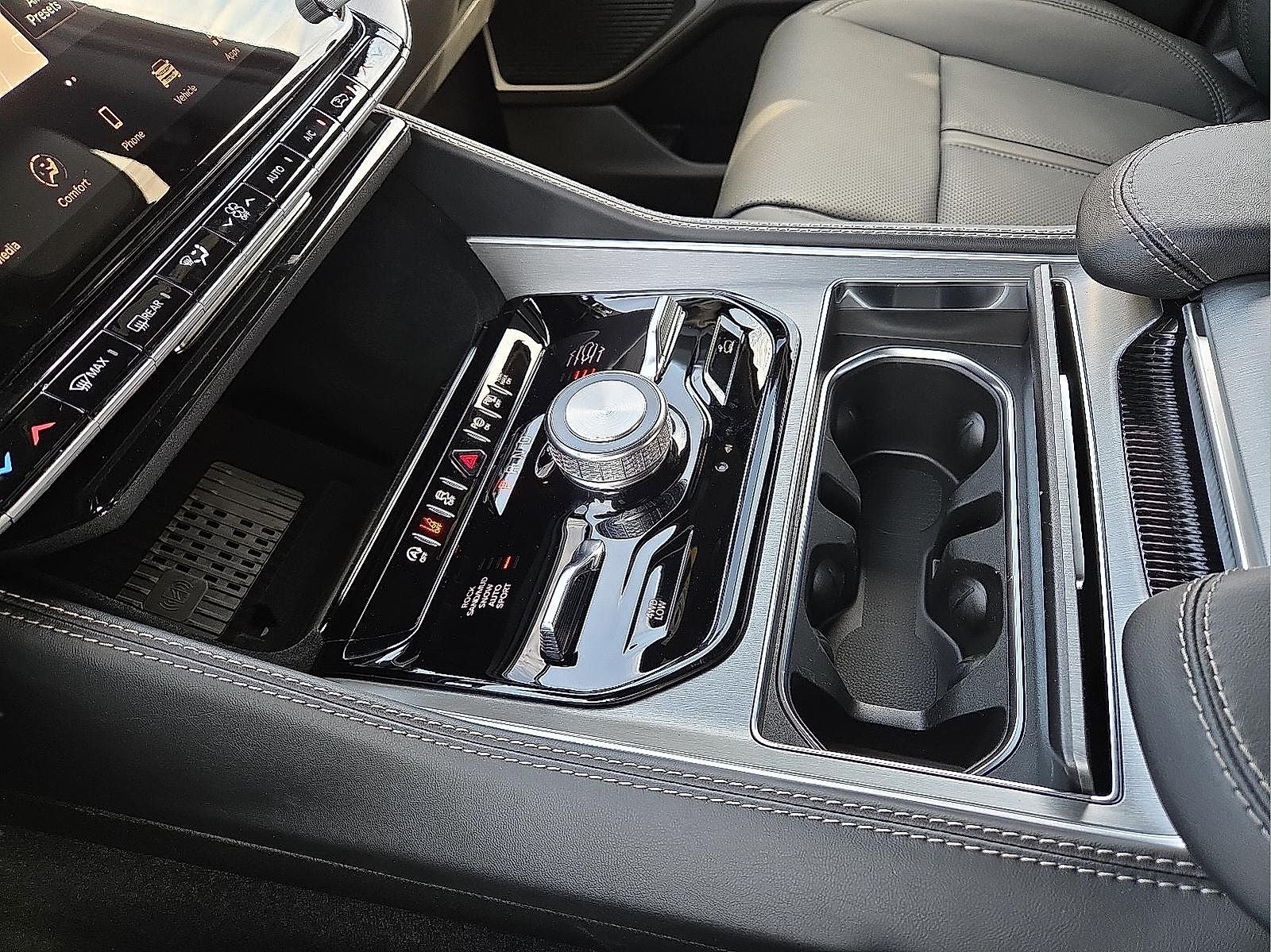 2026 Jeep Grand Wagoneer GRAND WAGONEER UPLAND 4X4