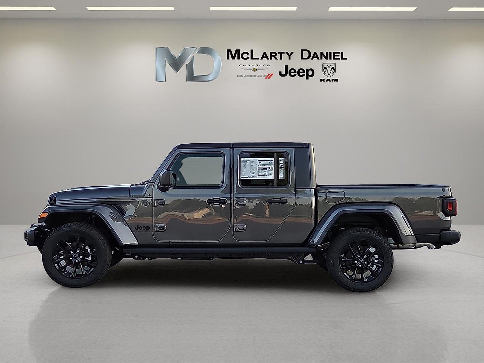 2025 Jeep Gladiator GLADIATOR NIGHTHAWK 4X4
