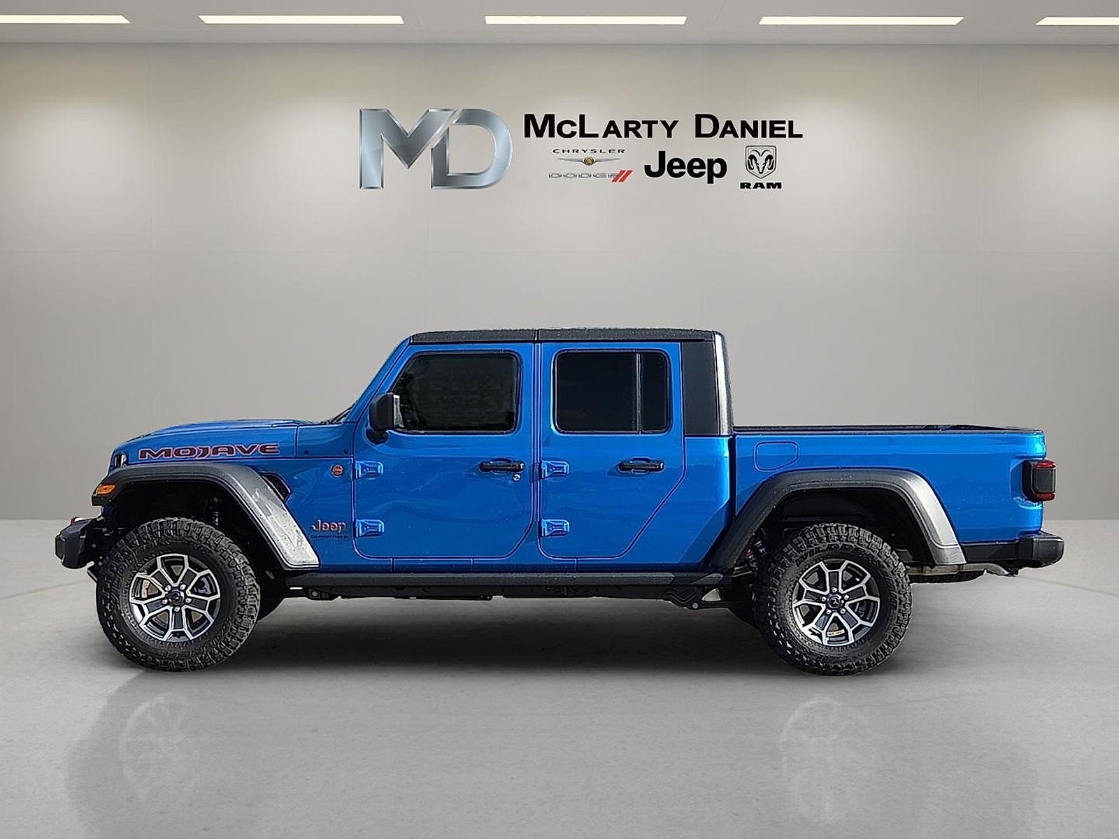 2025 Jeep Gladiator GLADIATOR MOJAVE 4X4