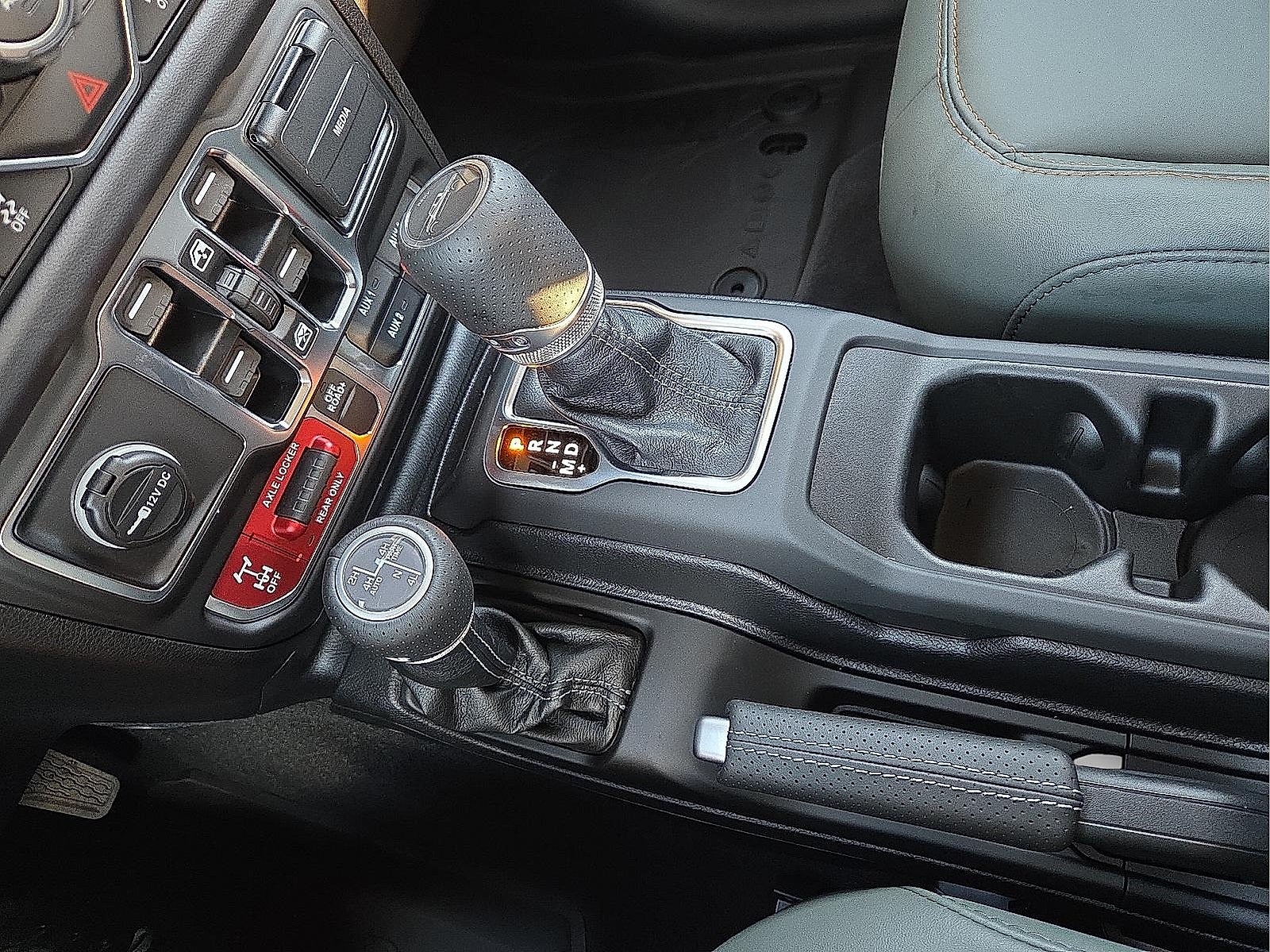 2025 Jeep Gladiator GLADIATOR MOJAVE X 4X4