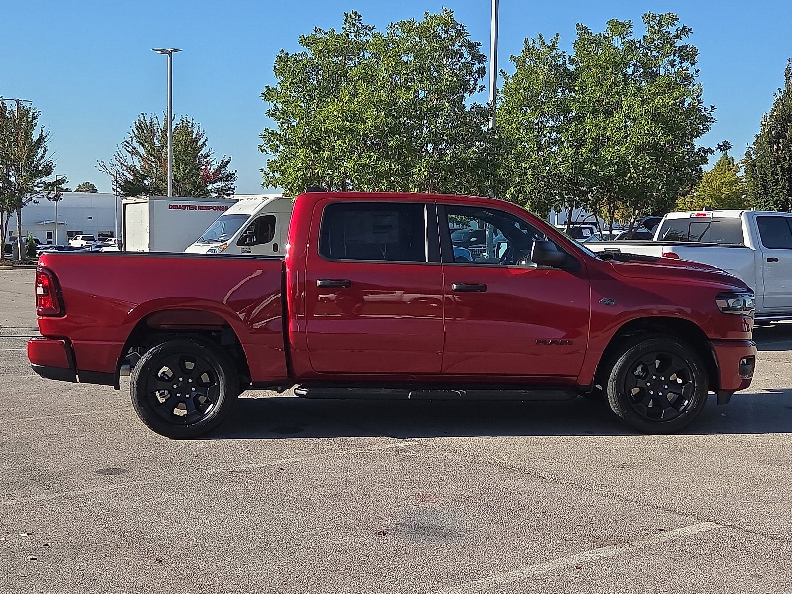 2027 RAM Ram 1500 RAM 1500 EXPRESS CREW CAB 4X4 5'7' BOX