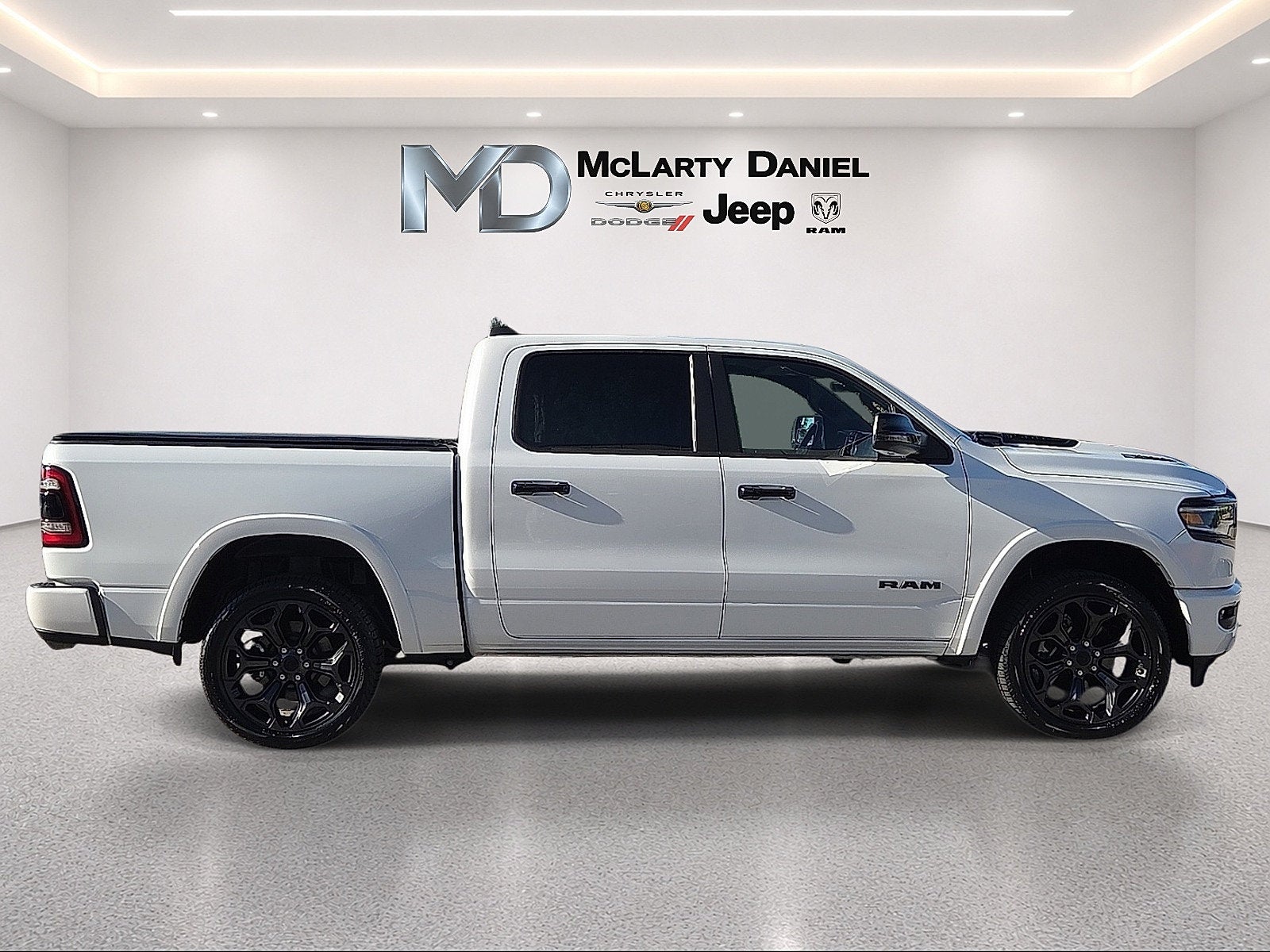 2024 RAM 1500 Limited Crew Cab 4x4 5'7' Box