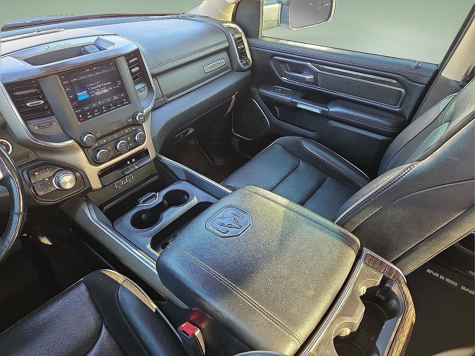 2020 RAM 1500 Laramie Crew Cab 4x4 5'7' Box