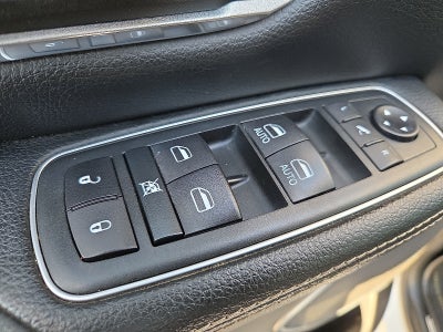 2020 RAM 1500 Laramie Crew Cab 4x4 5'7' Box