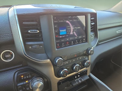 2020 RAM 1500 Laramie Crew Cab 4x4 5'7' Box