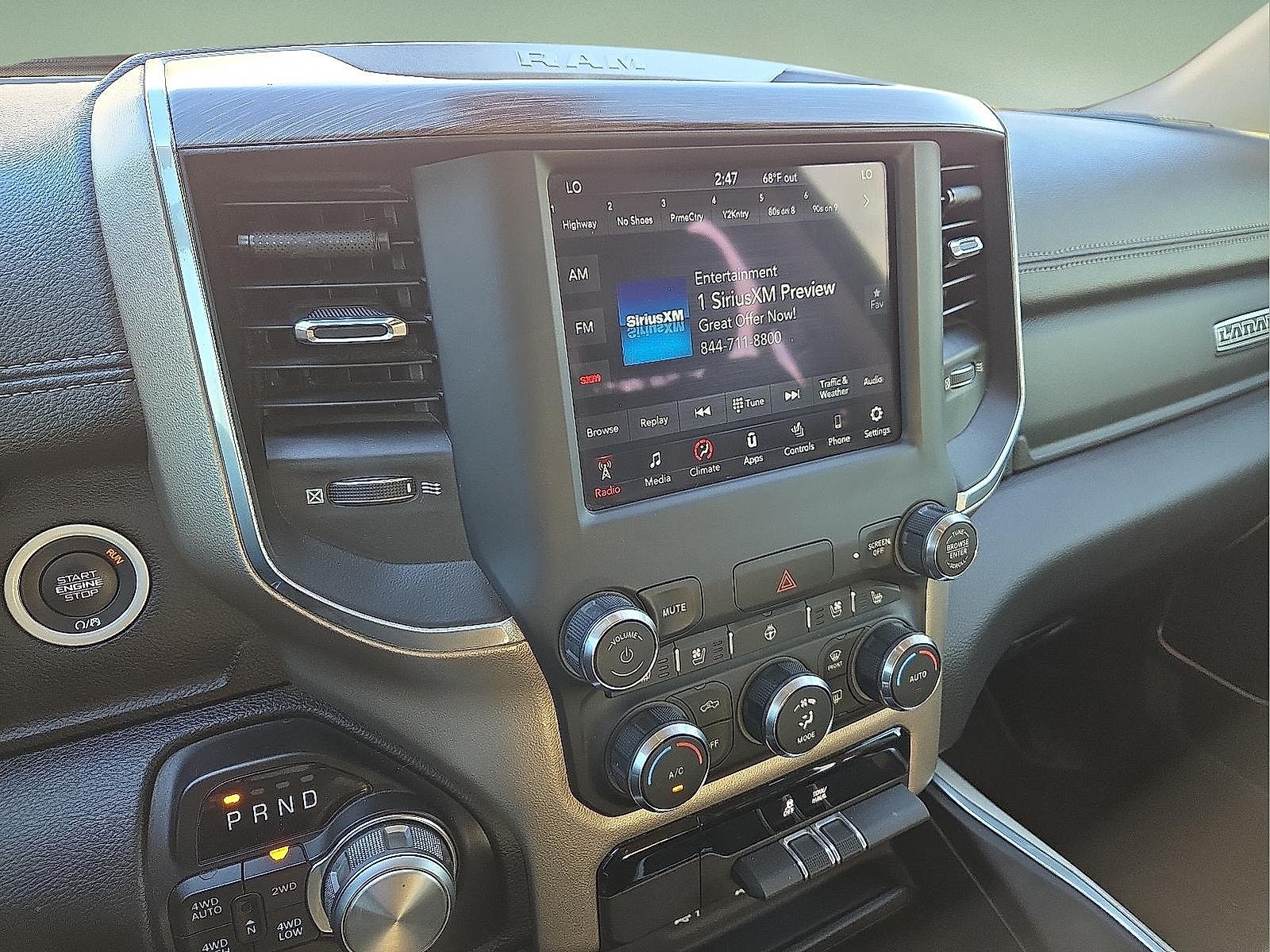 2020 RAM 1500 Laramie Crew Cab 4x4 5'7' Box