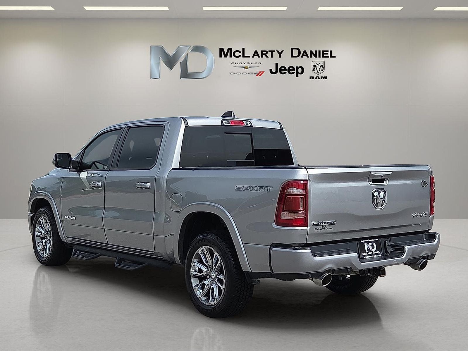 2021 RAM 1500 Laramie Crew Cab 4x4 5'7' Box