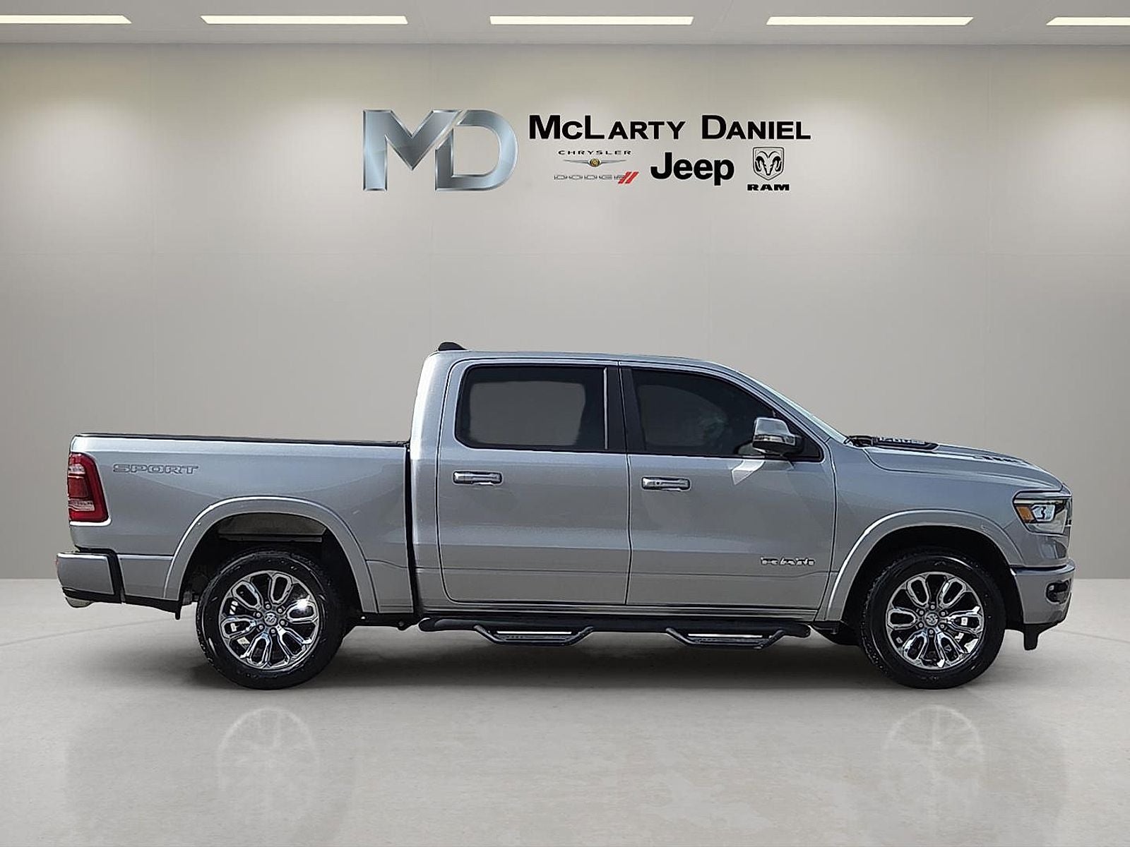 2021 RAM 1500 Laramie Crew Cab 4x4 5'7' Box