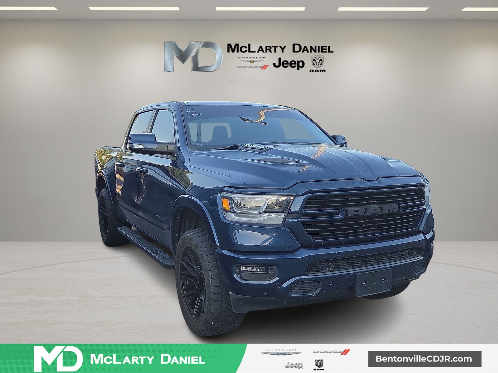 2020 RAM 1500 Laramie Crew Cab 4x4 5'7' Box