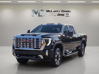 2025 GMC Sierra 2500HD 4WD Crew Cab Standard Bed Denali