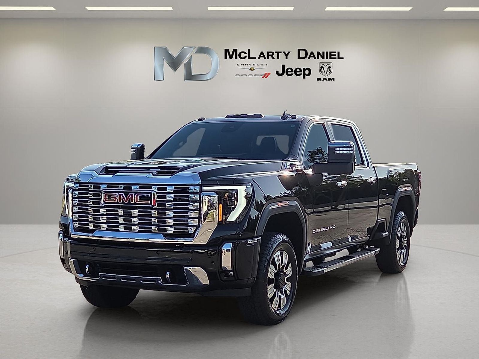 2025 GMC Sierra 2500HD 4WD Crew Cab Standard Bed Denali