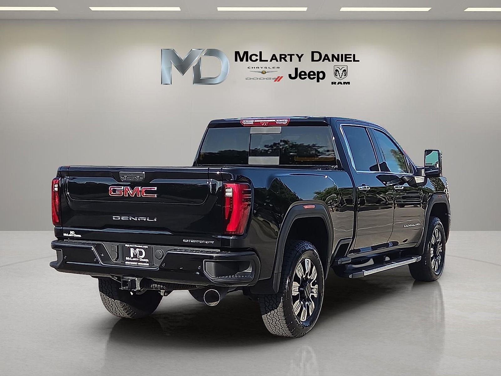 2025 GMC Sierra 2500HD 4WD Crew Cab Standard Bed Denali