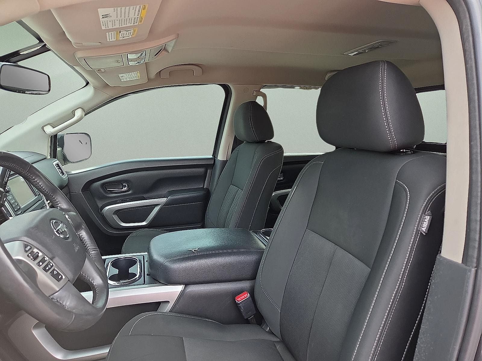 2017 Nissan TITAN SV