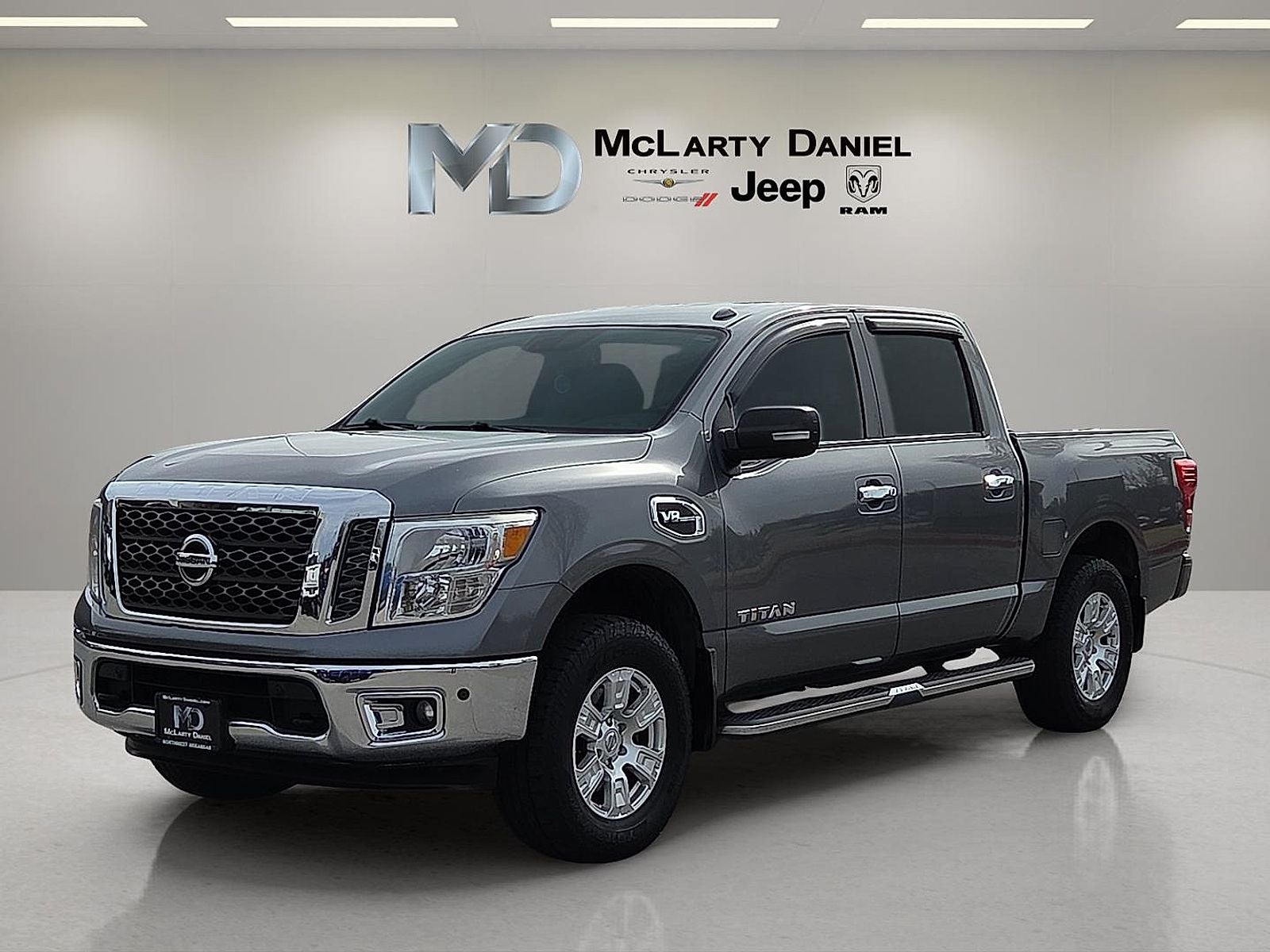 2017 Nissan TITAN SV