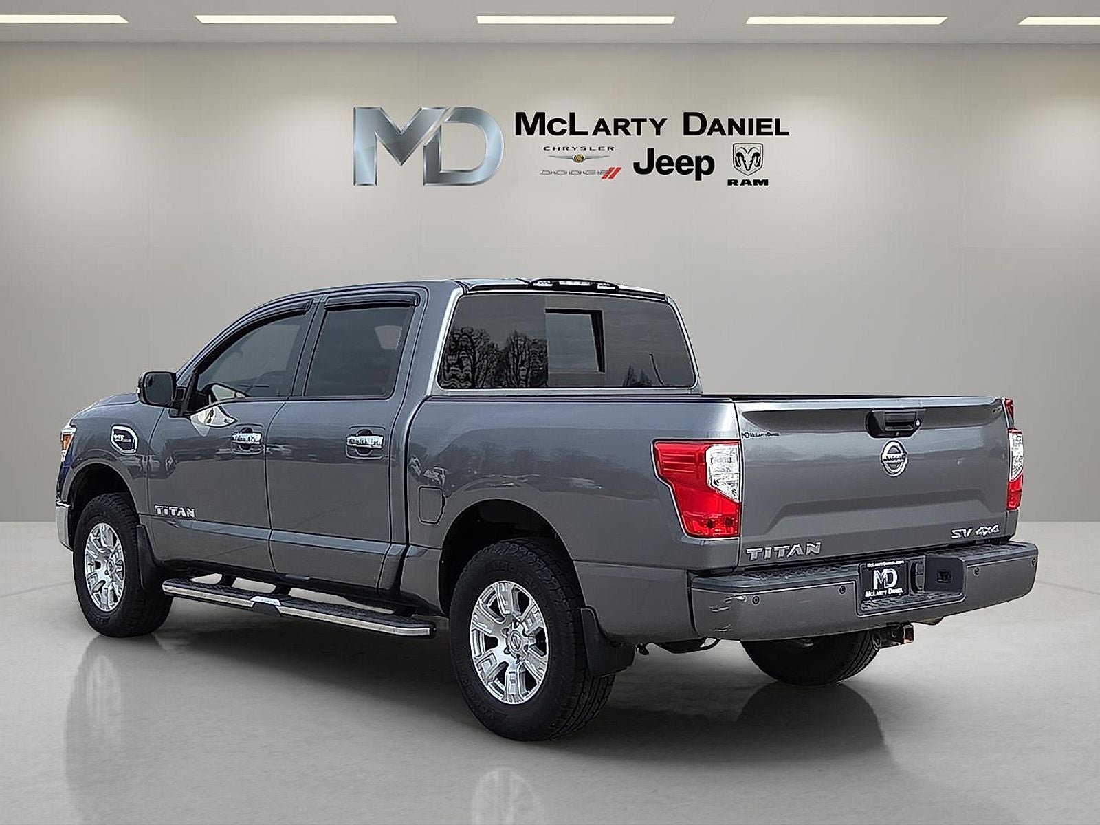 2017 Nissan TITAN SV