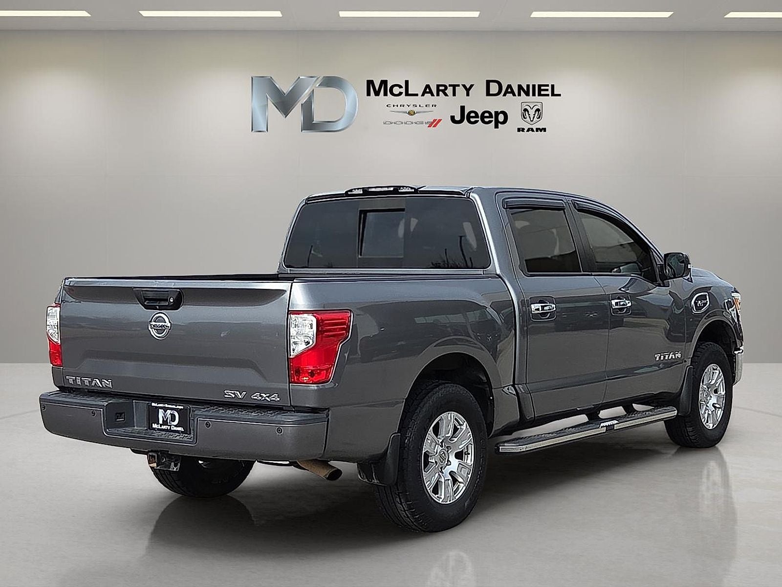 2017 Nissan TITAN SV