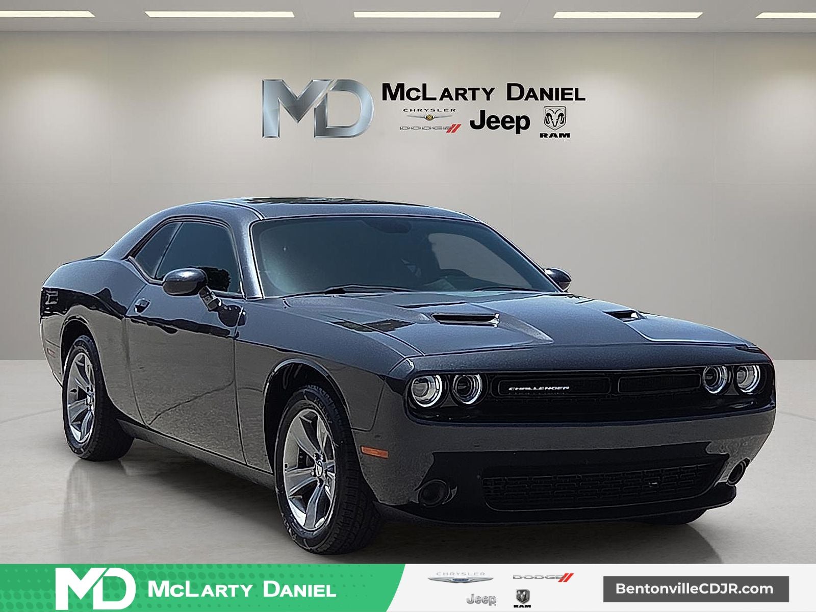 2019 Dodge Challenger SXT Auto's photo