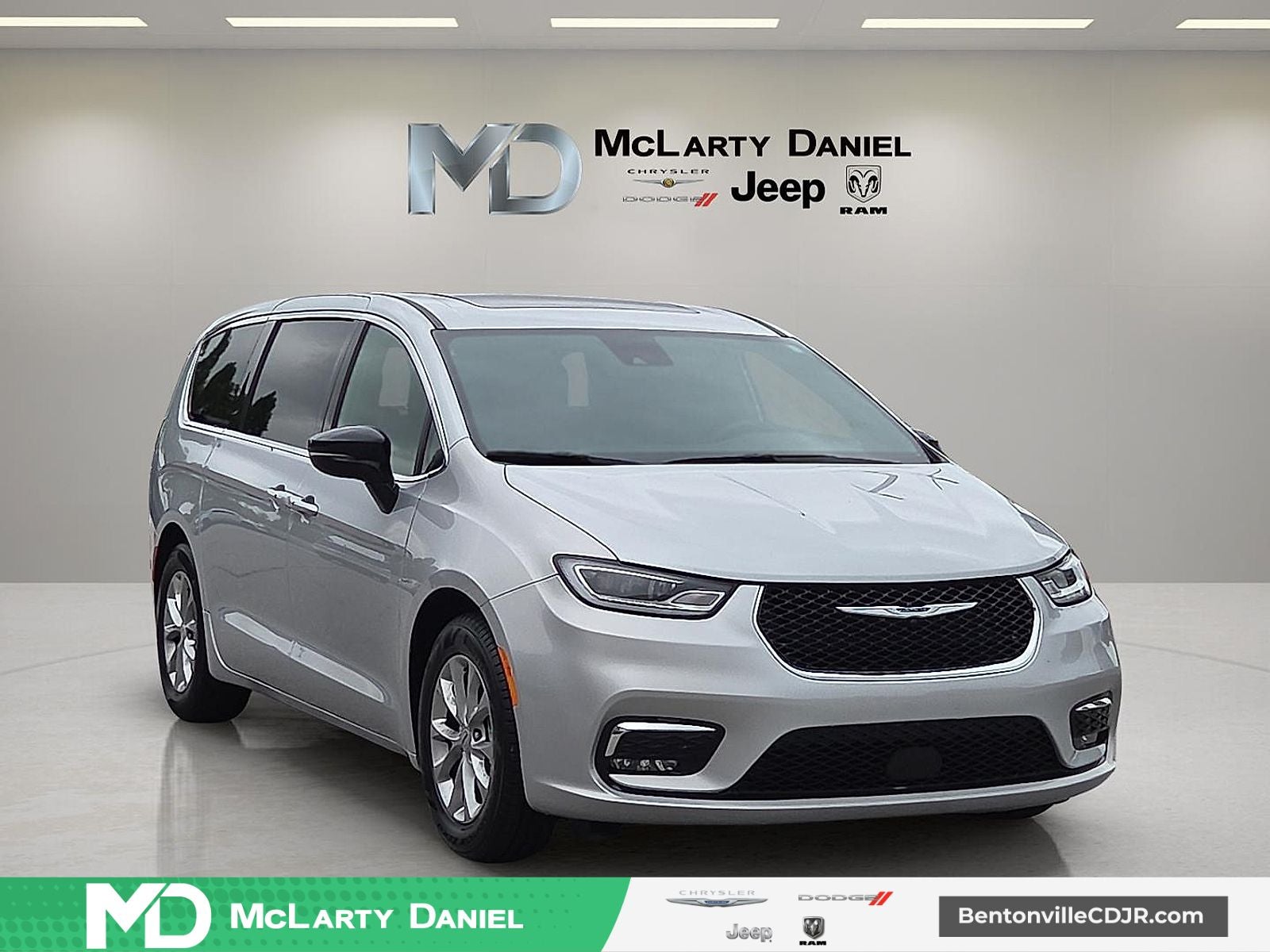 2026 Chrysler Pacifica Limited's photo