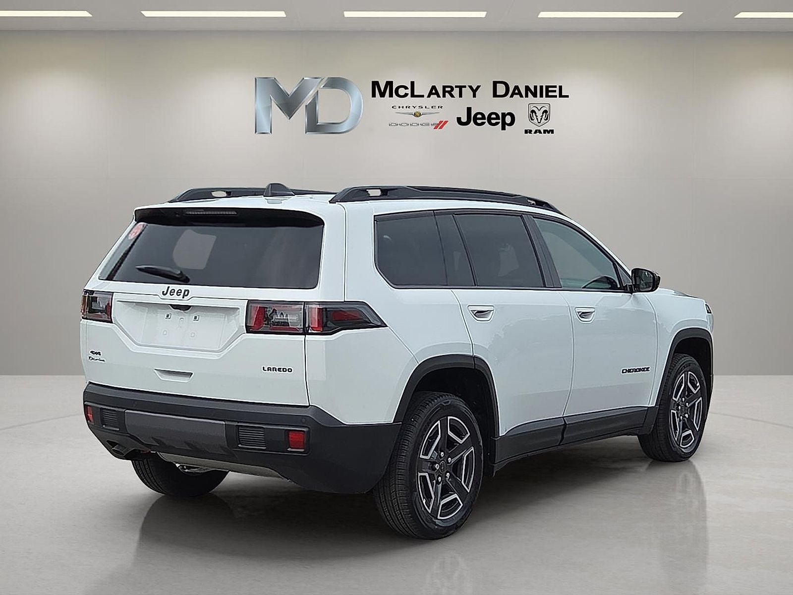 2026 Jeep Cherokee CHEROKEE LAREDO 4X4
