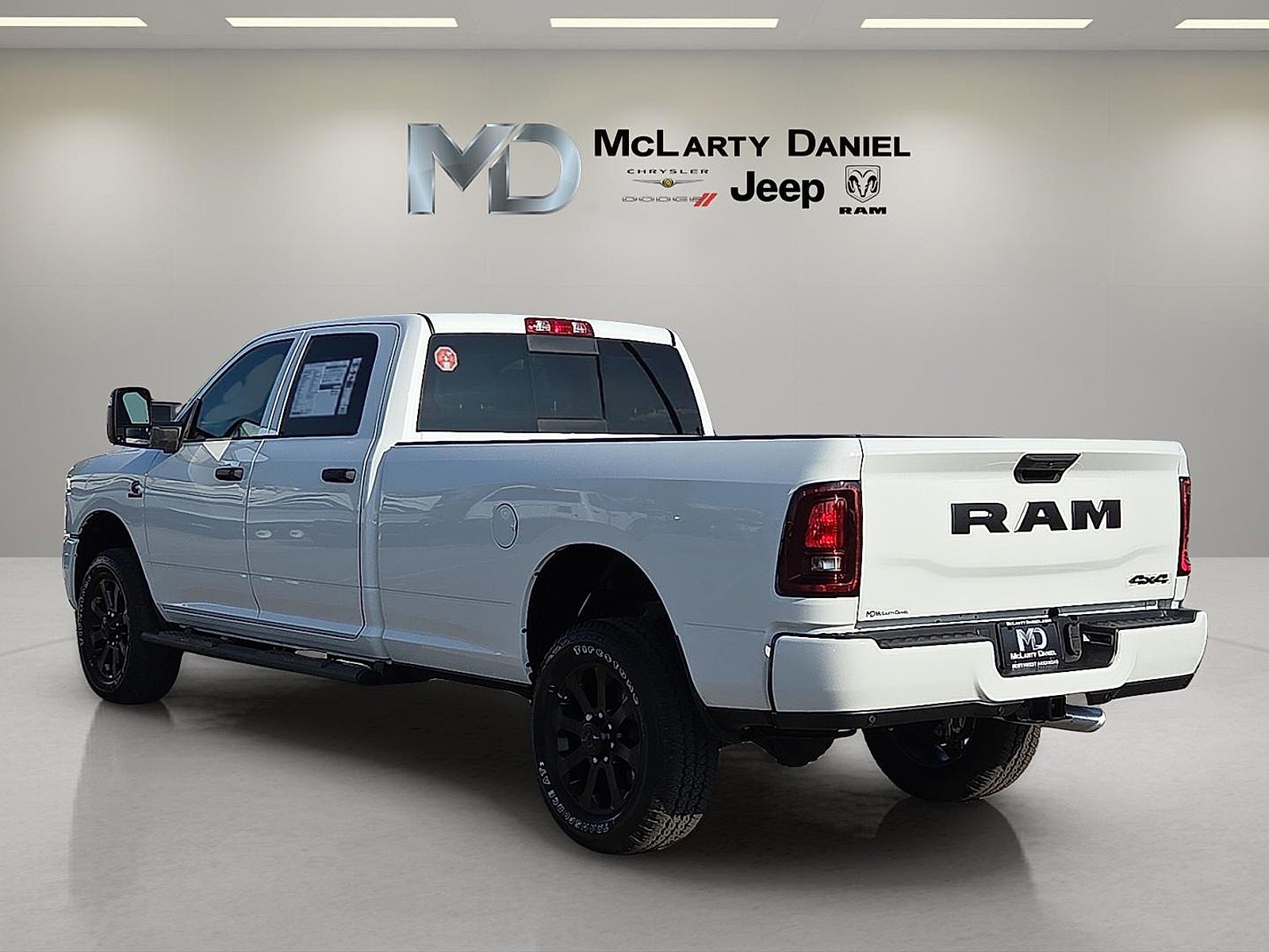2026 RAM Ram 2500 RAM 2500 BLACK EXPRESS CREW CAB 4X4 8' BOX