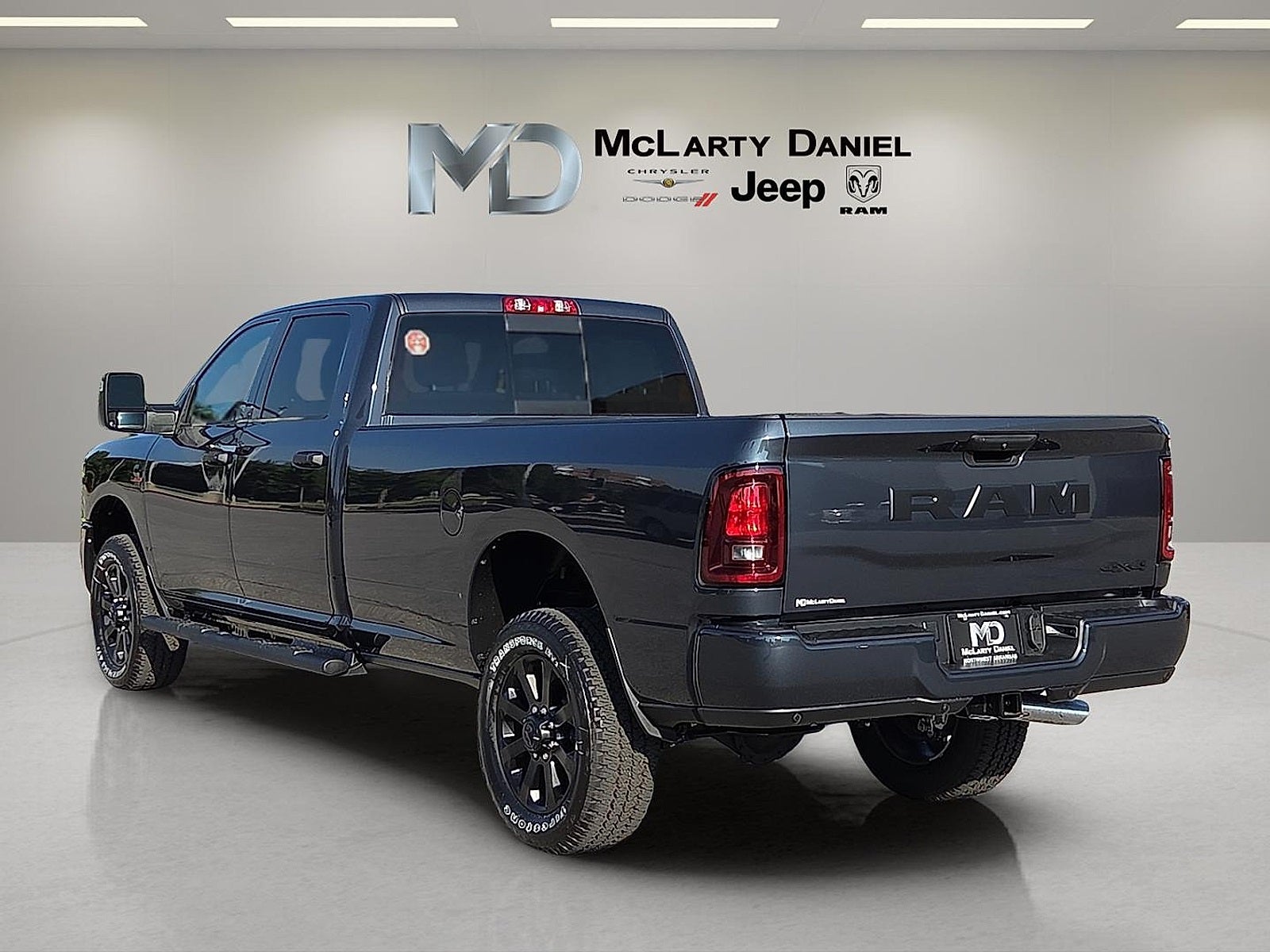 2026 RAM Ram 2500 RAM 2500 BLACK EXPRESS CREW CAB 4X4 8' BOX