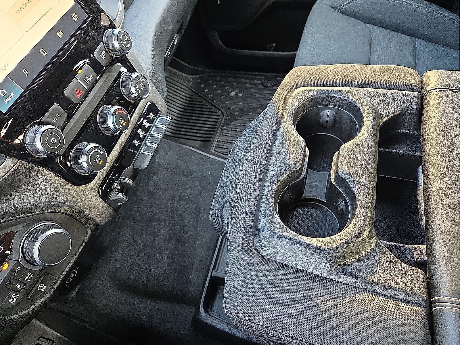 2026 RAM Ram 1500 RAM 1500 TRADESMAN CREW CAB 4X4 5'7' BOX