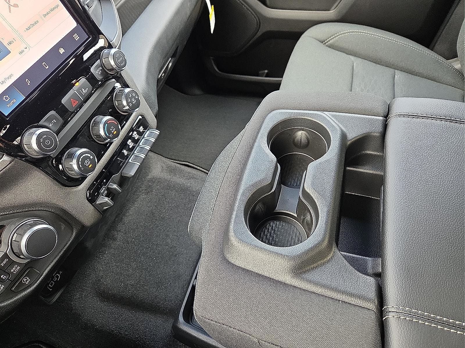 2026 RAM Ram 1500 RAM 1500 TRADESMAN CREW CAB 4X4 5'7' BOX