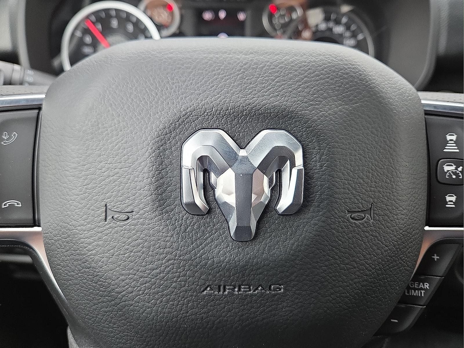 2026 RAM Ram 1500 RAM 1500 TRADESMAN CREW CAB 4X4 5'7' BOX