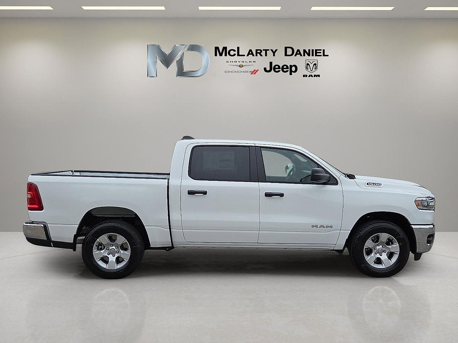 2026 RAM Ram 1500 RAM 1500 TRADESMAN CREW CAB 4X4 5'7' BOX