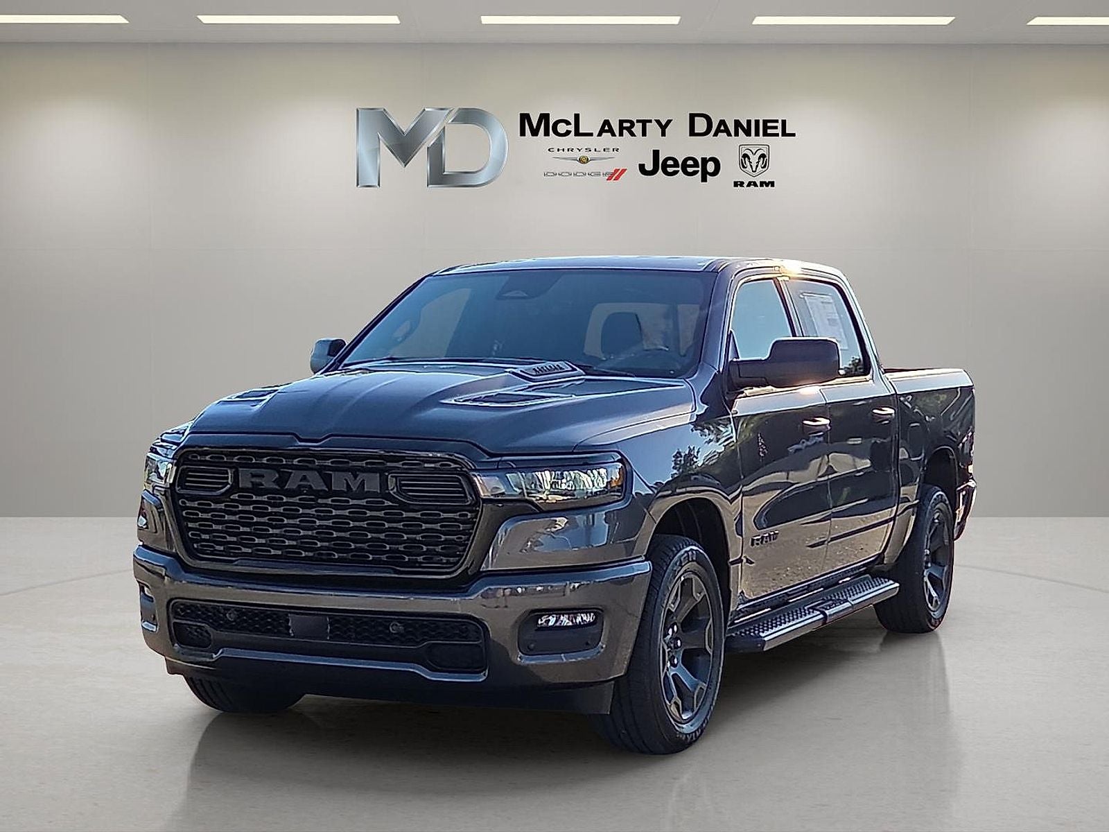 2026 RAM 1500 RAM 1500 EXPRESS CREW CAB 4X4 5'7' BOX