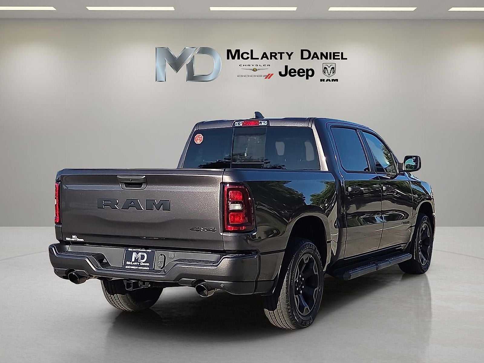 2026 RAM 1500 RAM 1500 EXPRESS CREW CAB 4X4 5'7' BOX