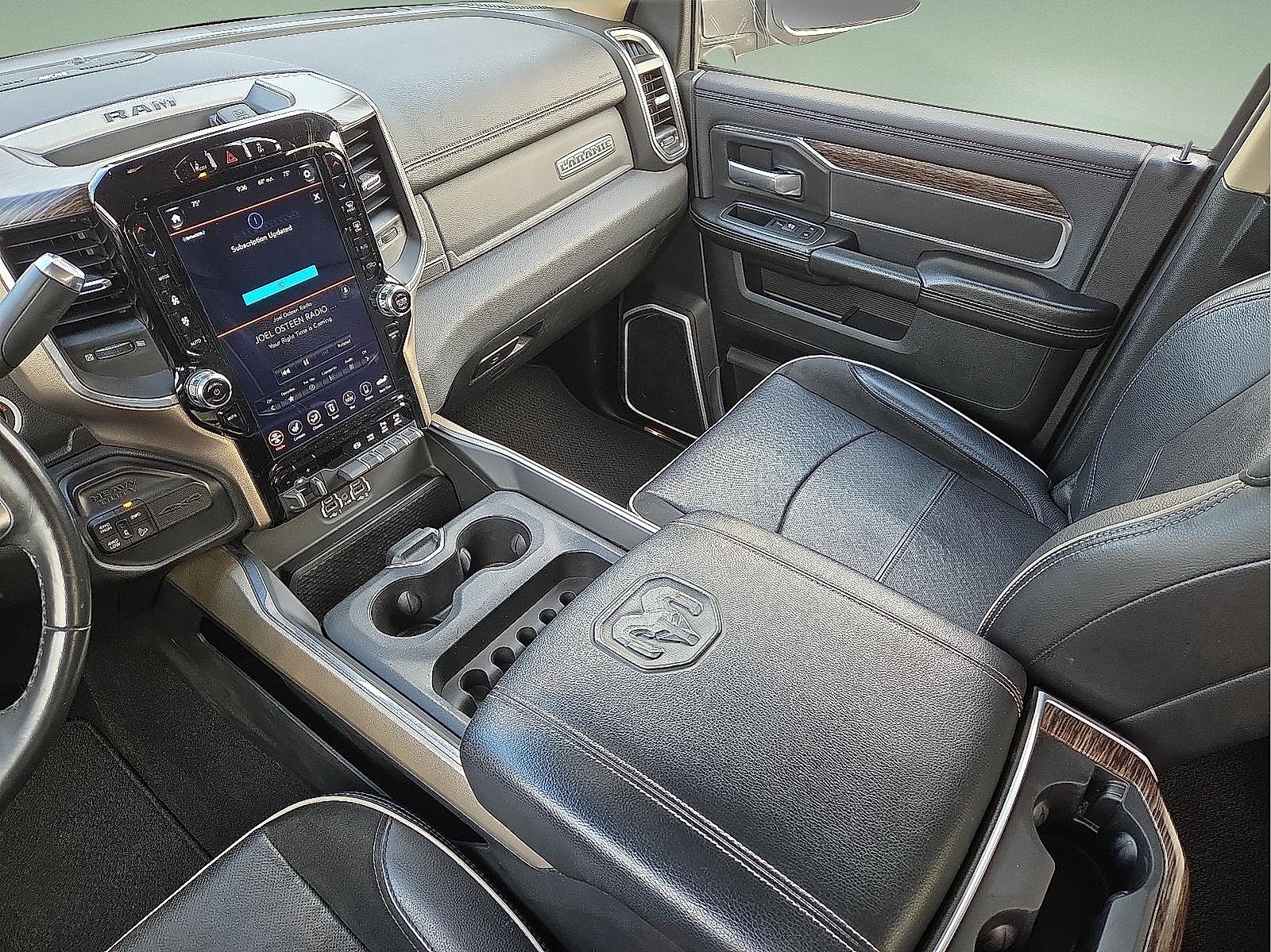 2020 RAM 2500 Laramie Crew Cab 4X4 6'4' Box