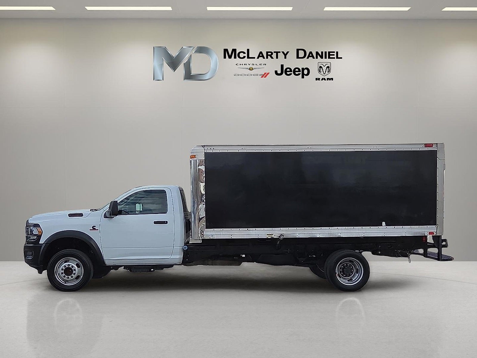 2023 RAM 5500 Chassis Tradesman/SLT