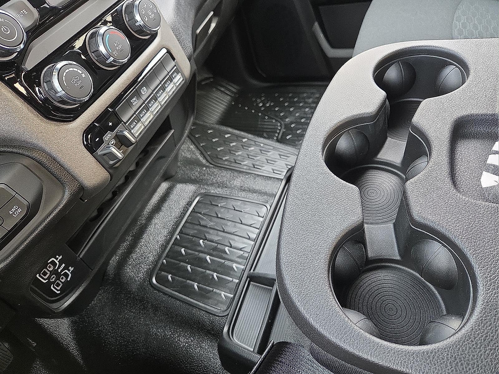 2026 RAM Ram 5500 Chassis Cab RAM 5500 TRADESMAN CHASSIS CREW CAB 4X4 60' CA