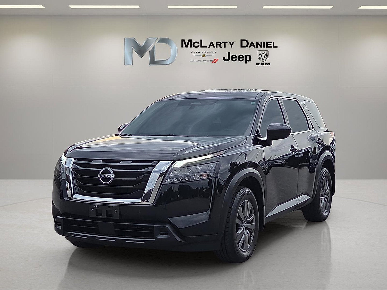 2025 Nissan Pathfinder S
