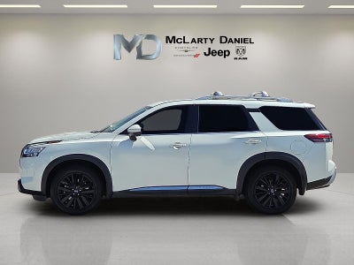 2023 Nissan Pathfinder Platinum FWD