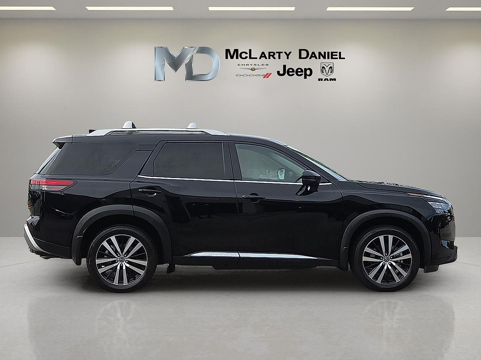 2025 Nissan Pathfinder Platinum 4WD