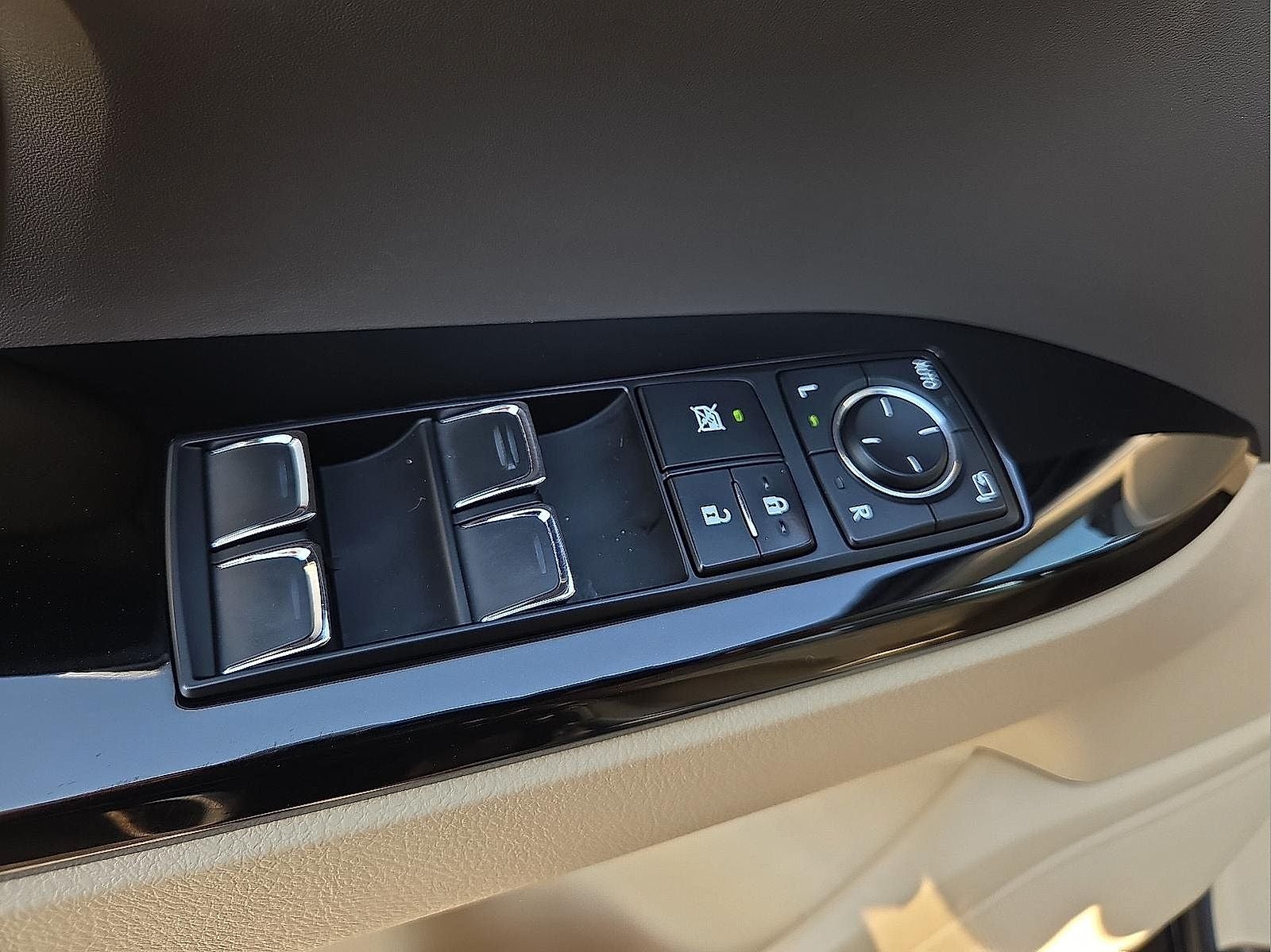 2020 Lexus LX 570 Two-Row