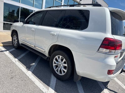 2017 Toyota Land Cruiser V8