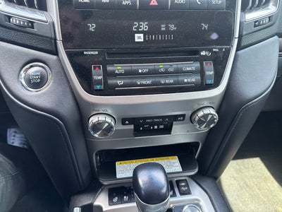 2017 Toyota Land Cruiser V8