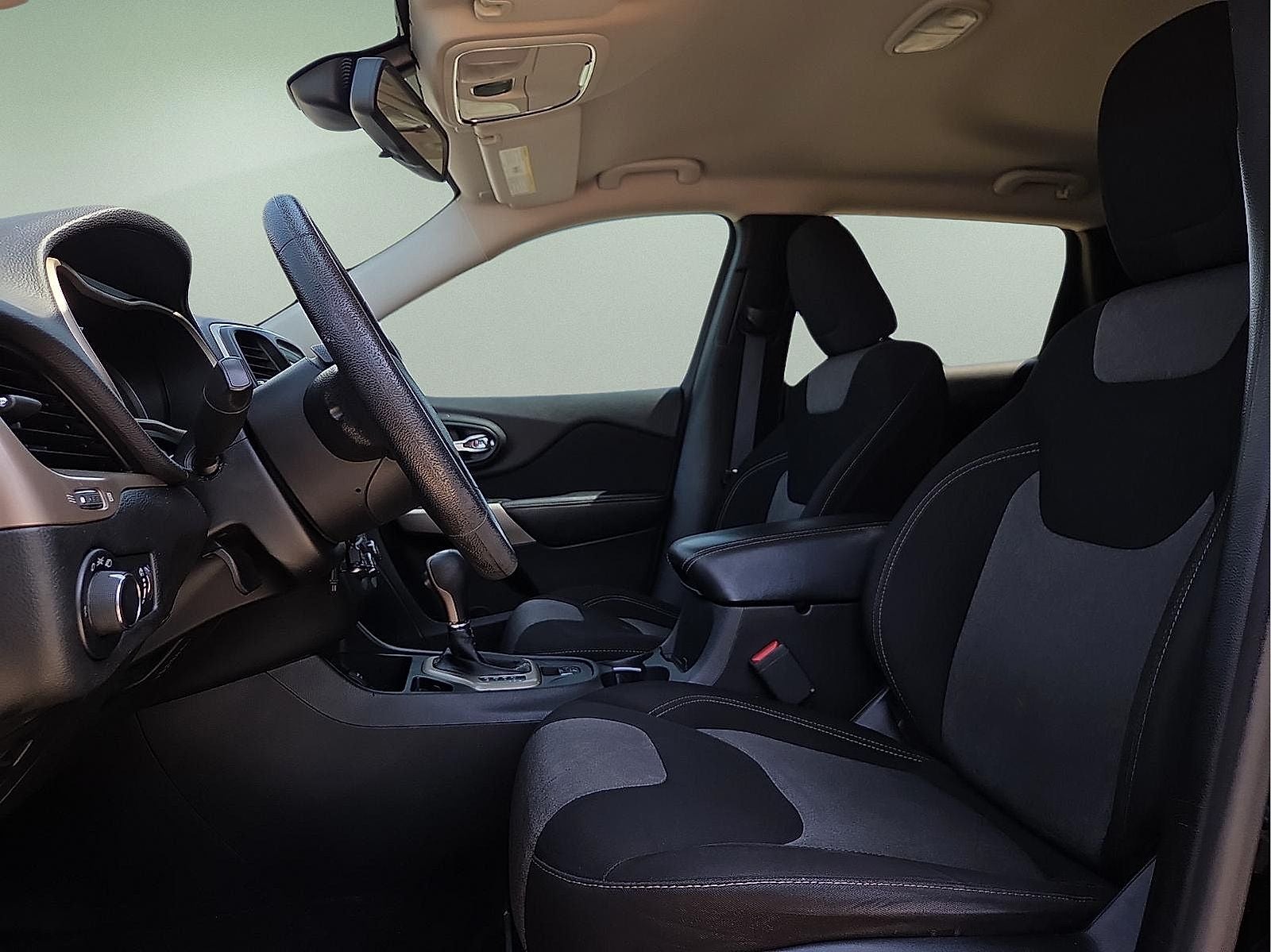 2017 Jeep Cherokee Sport