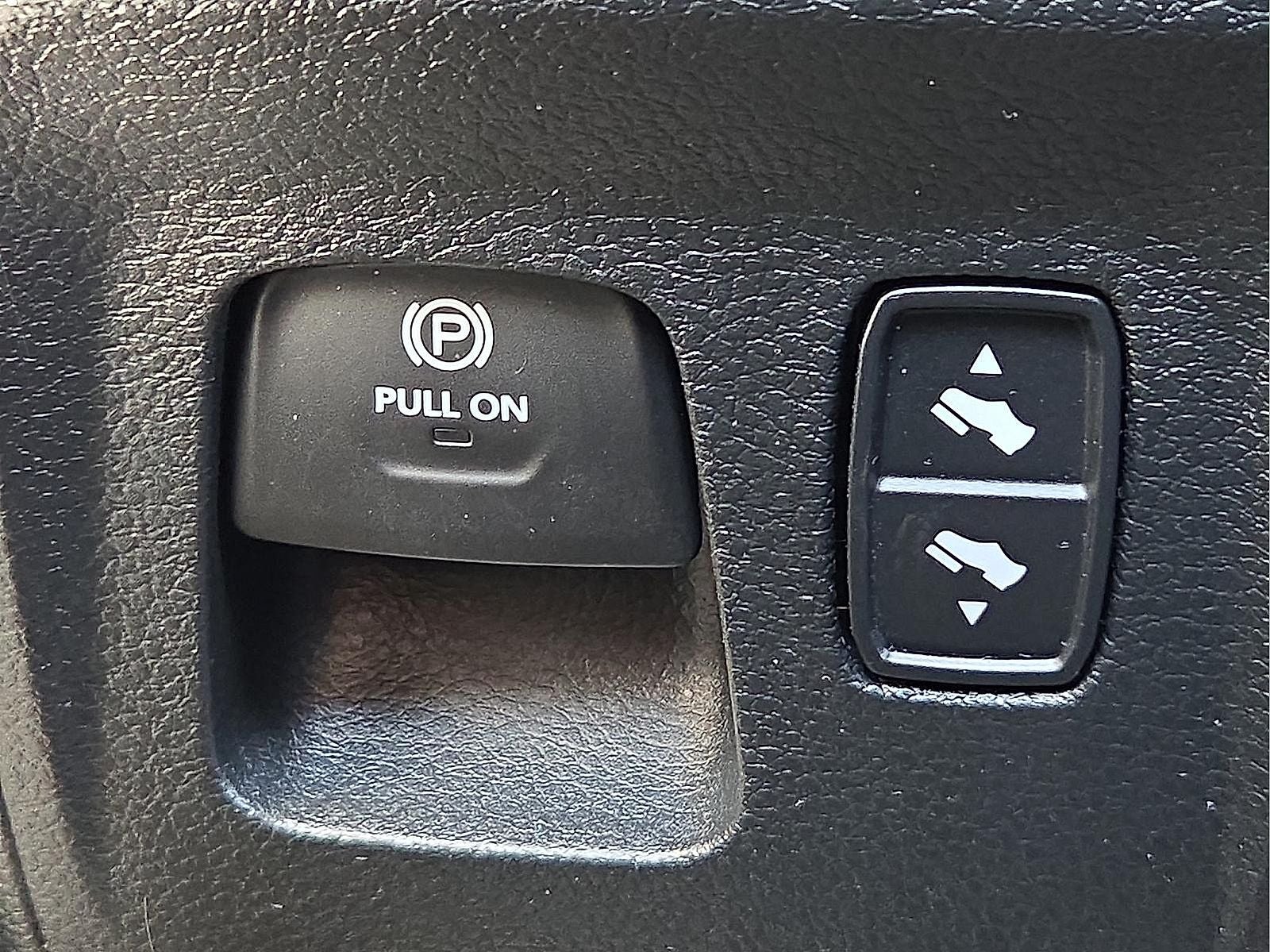 2023 RAM 1500 Laramie Crew Cab 4x4 5'7' Box