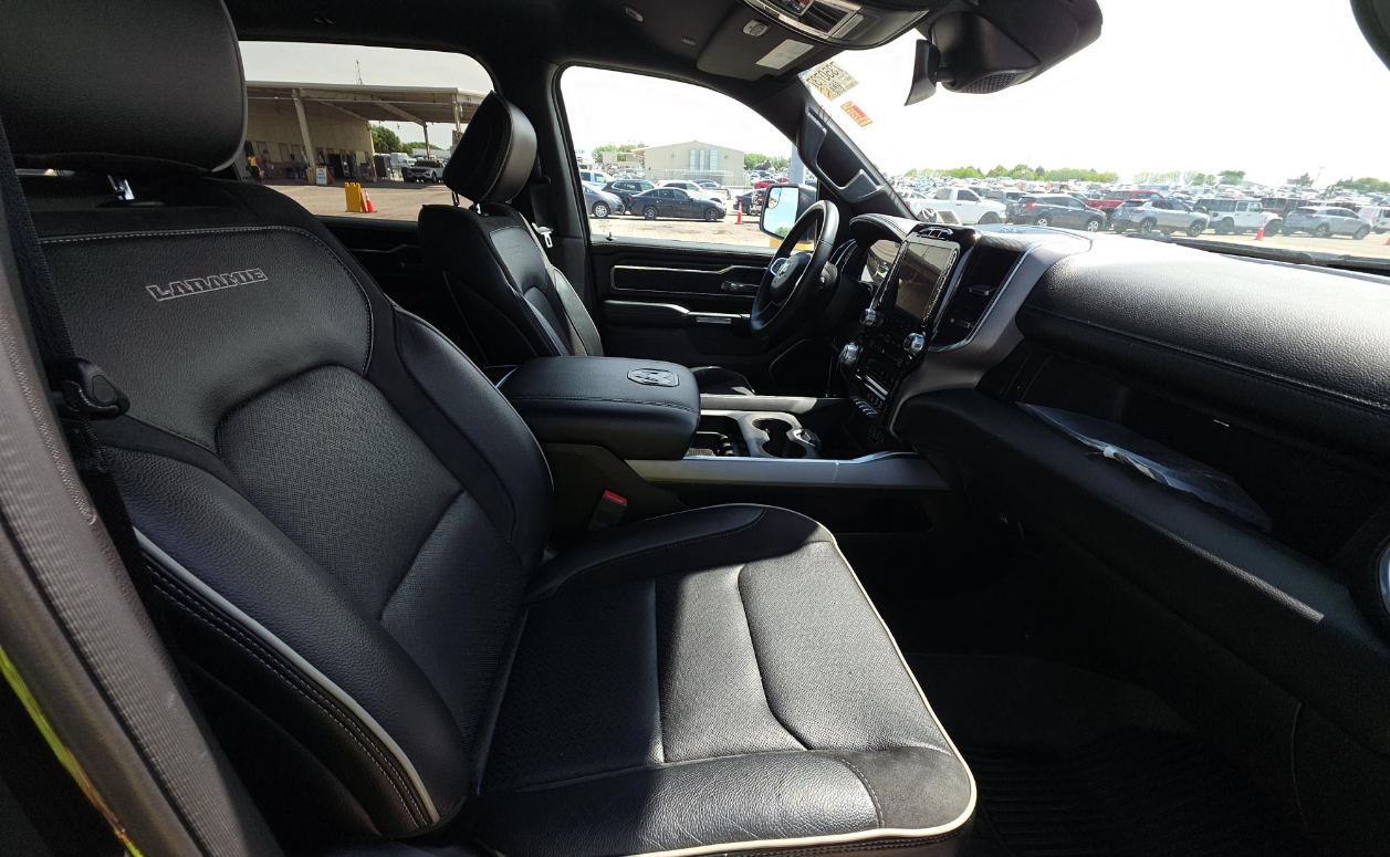 2023 RAM 1500 Laramie Crew Cab 4x4 5'7' Box