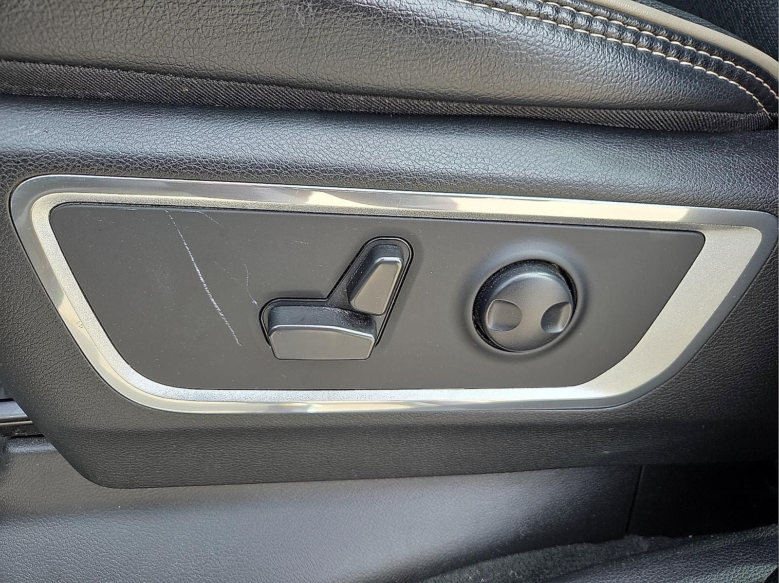 2022 RAM 1500 Laramie Crew Cab 4x4 5'7' Box