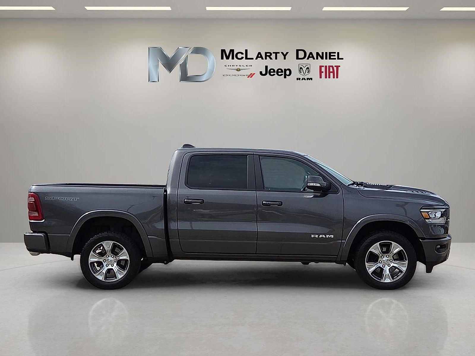 2022 RAM 1500 Laramie Crew Cab 4x4 5'7' Box